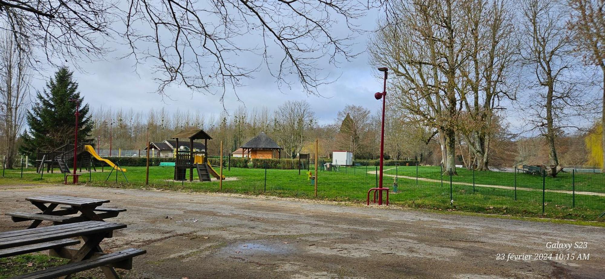 Pavillon Avec Jardin Clos Au Bord De L'Yonne Coulanges-sur-Yonne Esterno foto